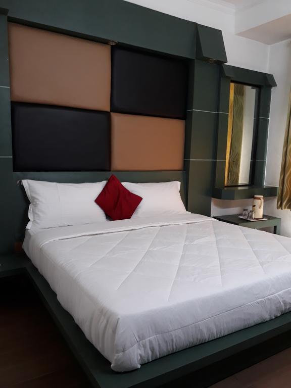 Hotel Katra Residency Exteriör bild