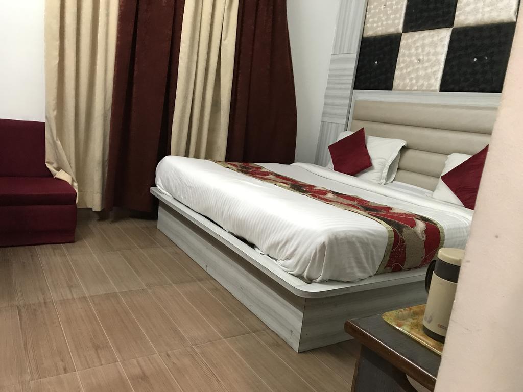 Hotel Katra Residency Rum bild